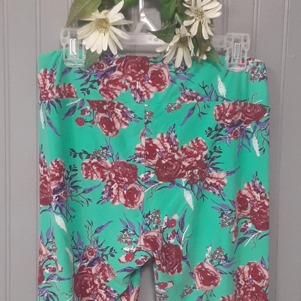 LuLaRoe Tall & Curvy flower leggings - Picture 3 of 9